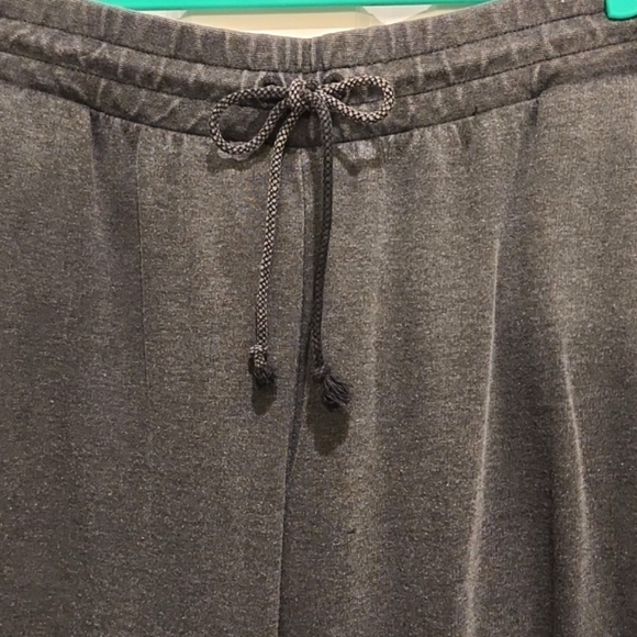 Wide legged sweatpants - Picture 3 of 5